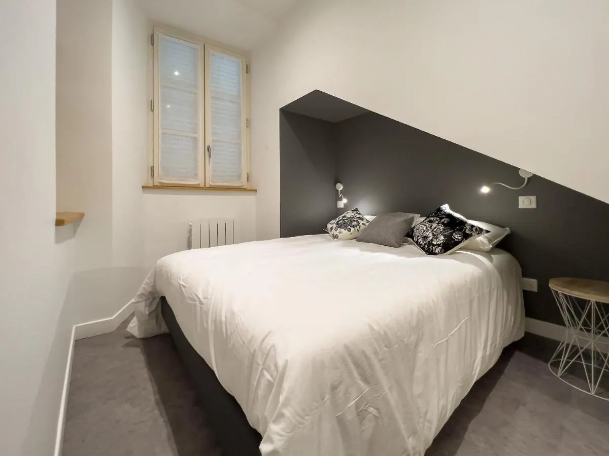 Appartement R2 T2 Rodez Centre Historique 0*,  France